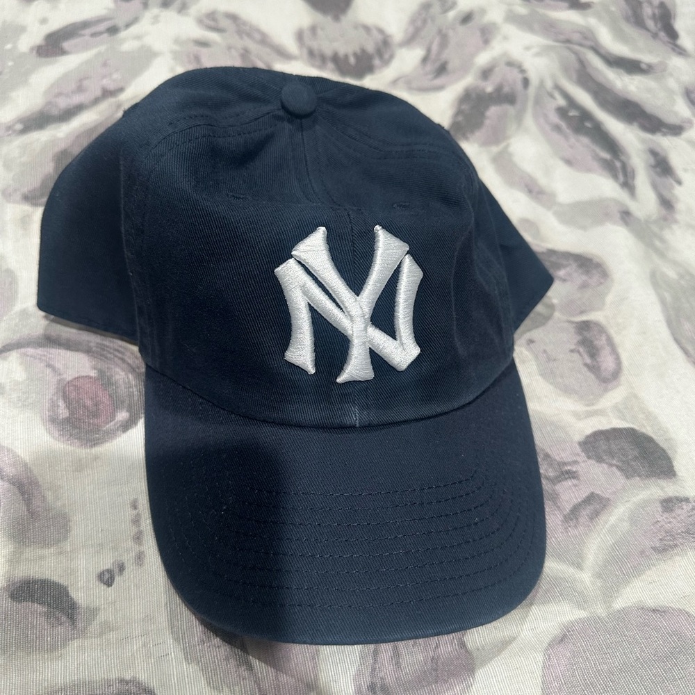 New York Yankeess adjustable hat never worn